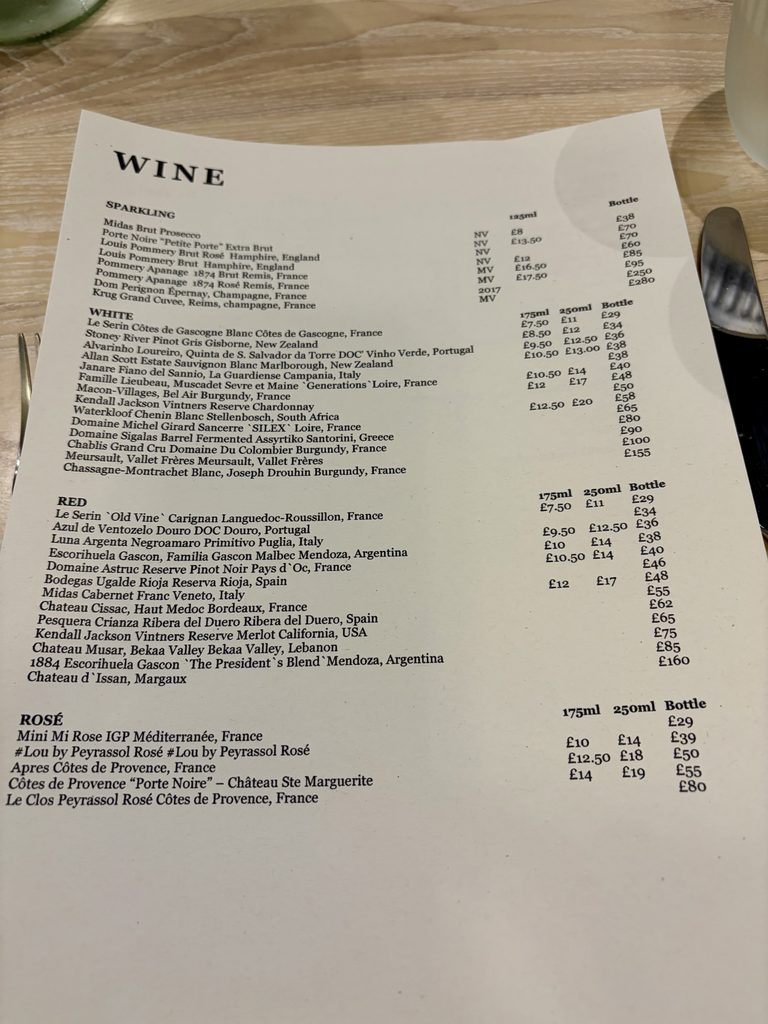 Wine list with sparkling, white, red and rosé wines by the glass and by the bottle